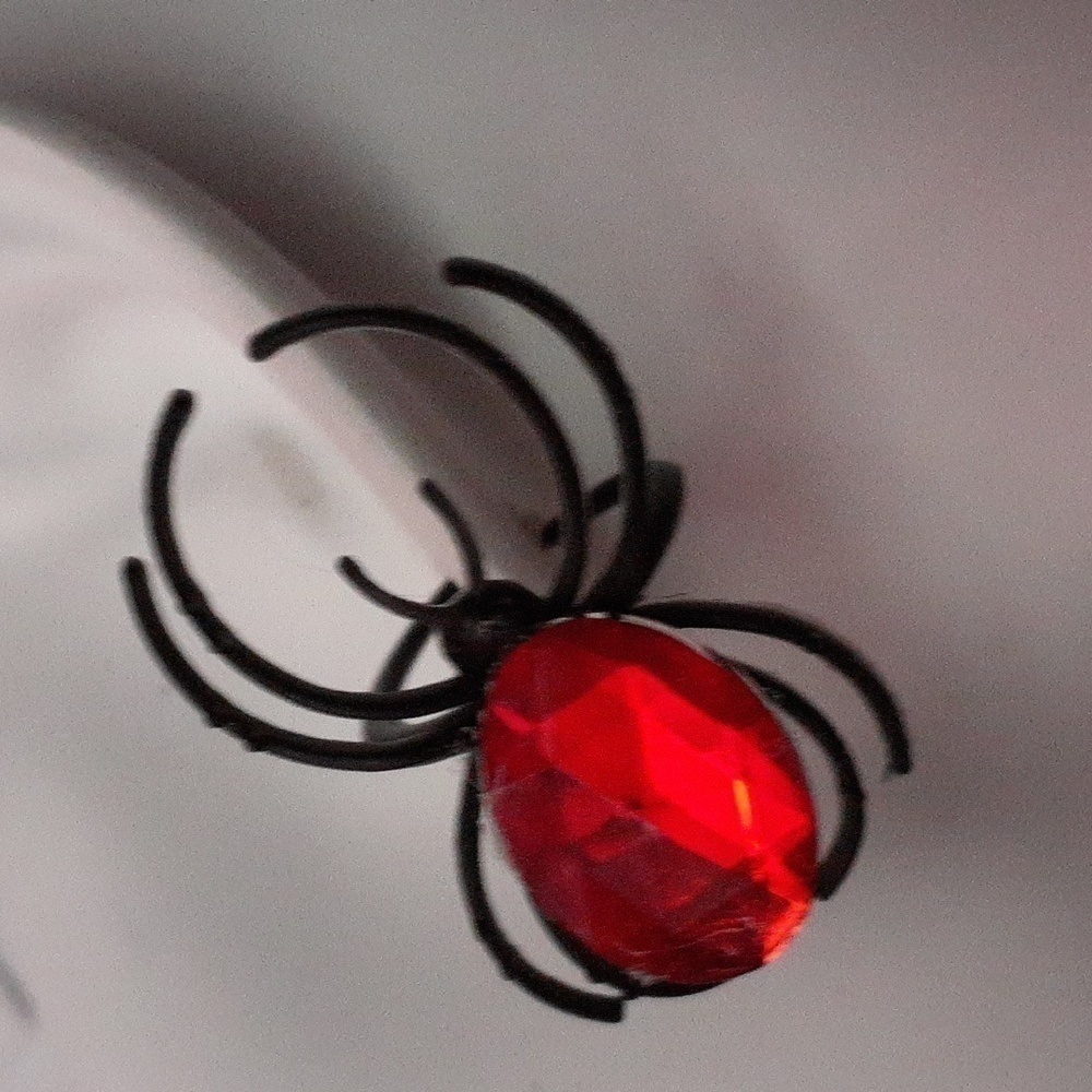 SPIDERS!! Eeeek! Halloween! ADORABLE RINGS (1 SET= 3 rings)